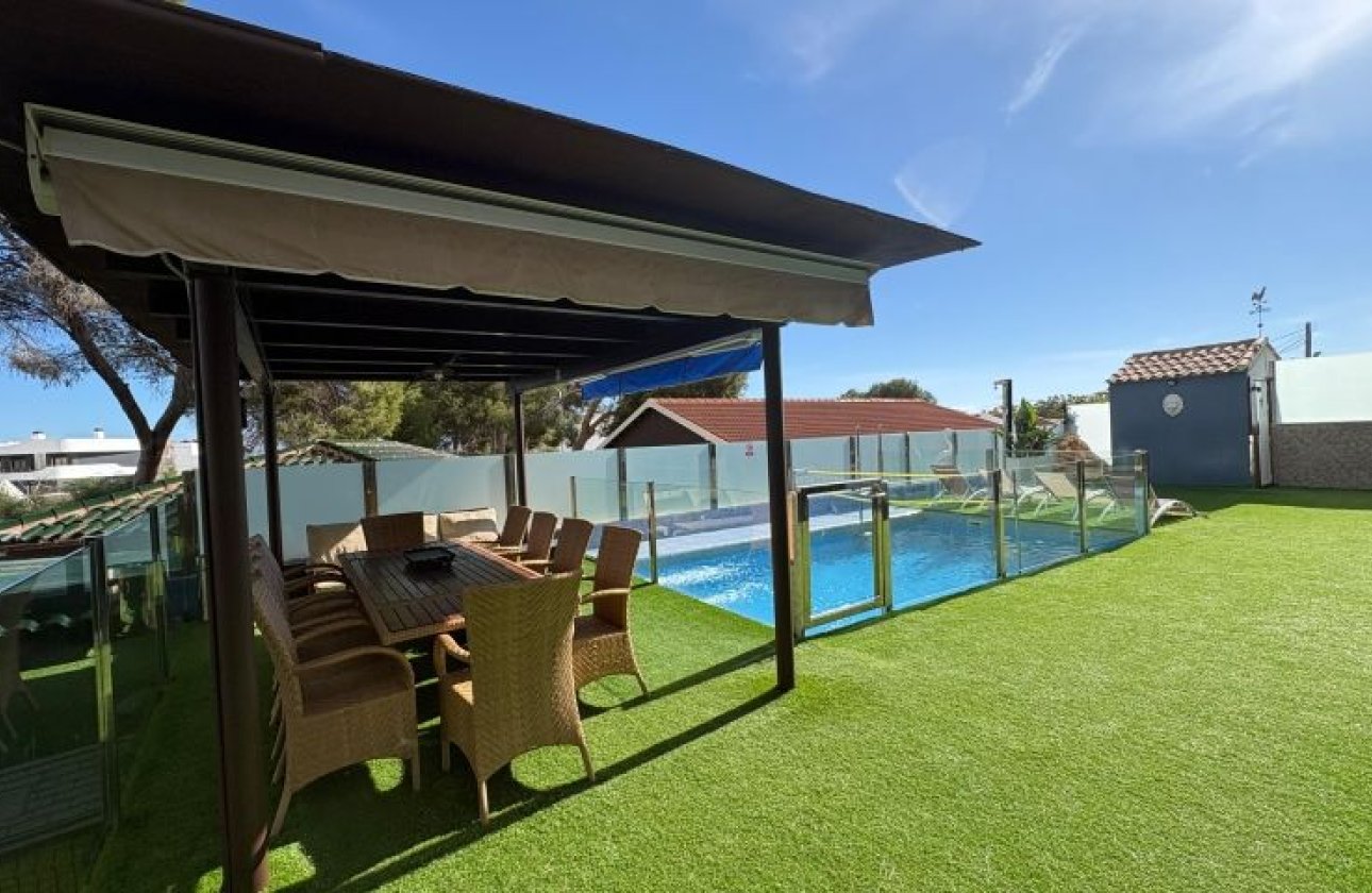 Resale - Villa - Orihuela Costa