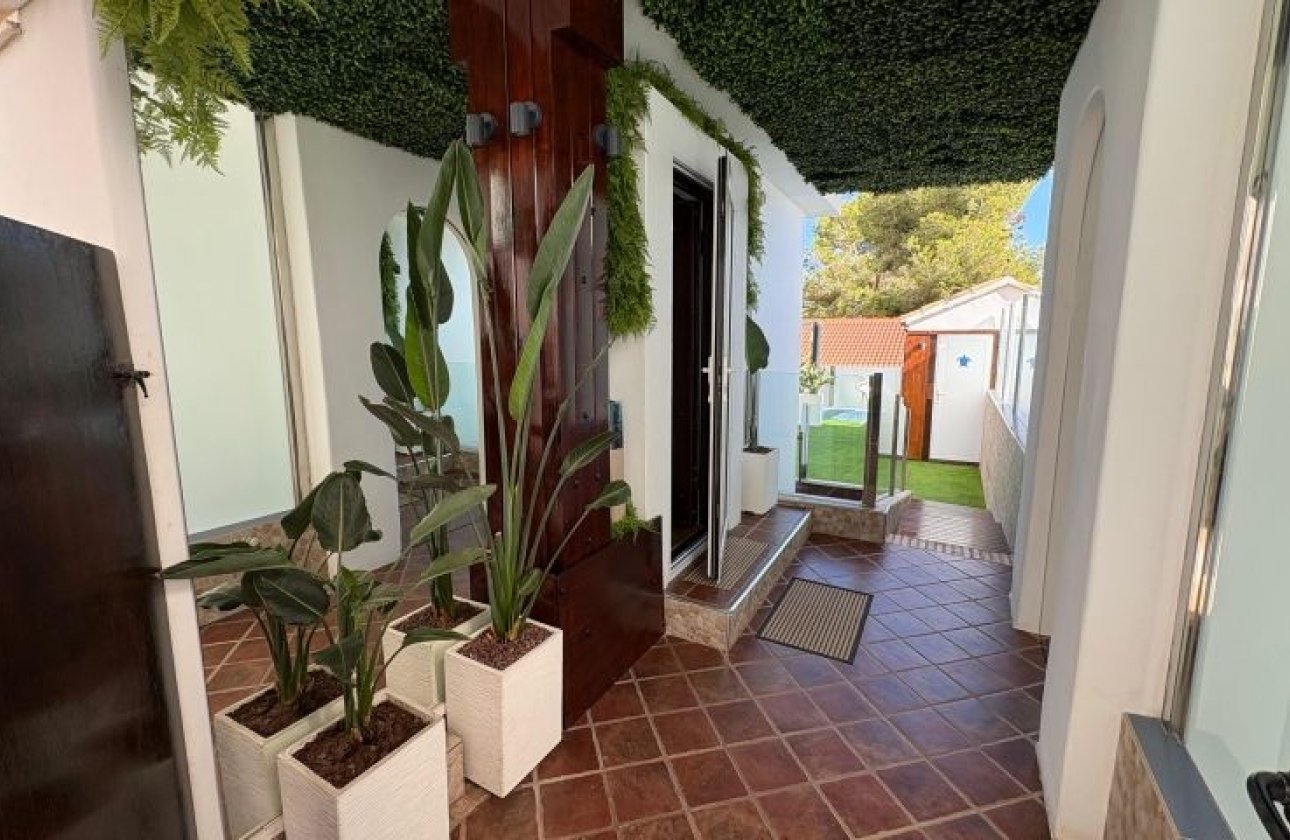 Resale - Villa - Orihuela Costa