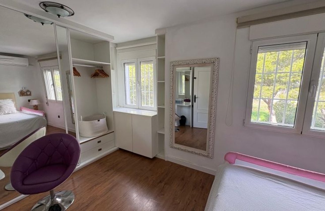 Resale - Villa - Orihuela Costa