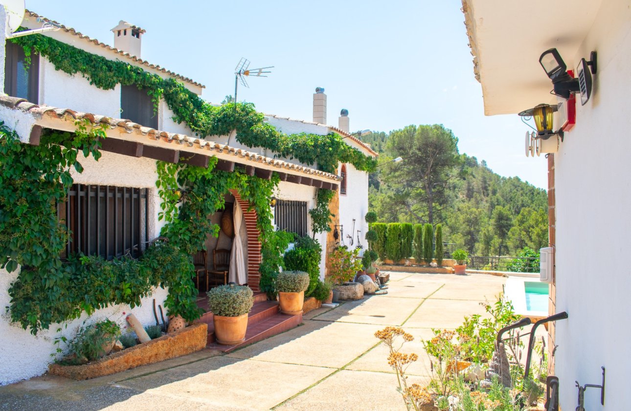 Resale - Villa - Onil