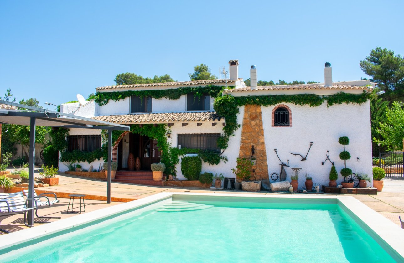 Resale - Villa - Onil