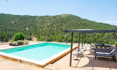 Resale - Villa - Onil