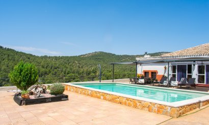 Resale - Villa - Onil