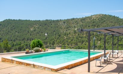 Resale - Villa - Onil