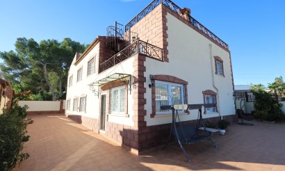 Resale - Villa - Torrevieja - Los Balcones - Los Altos del Edén
