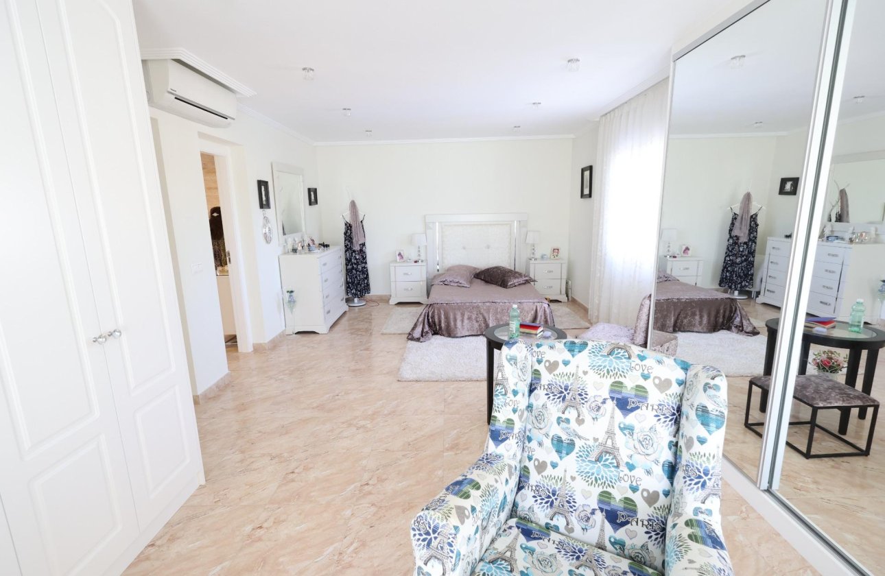 Resale - Villa - Torrevieja - Los Balcones - Los Altos del Edén