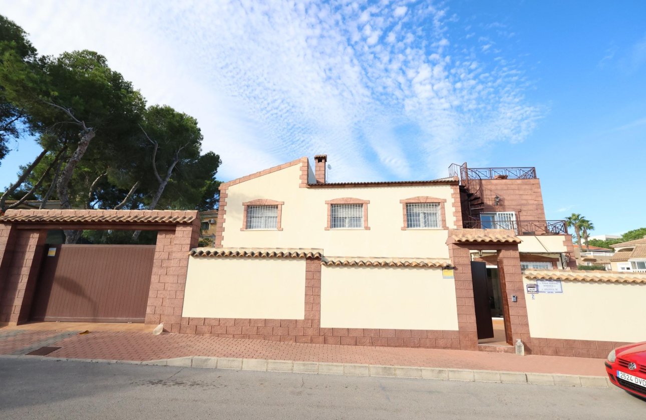 Resale - Villa - Torrevieja - Los Balcones - Los Altos del Edén