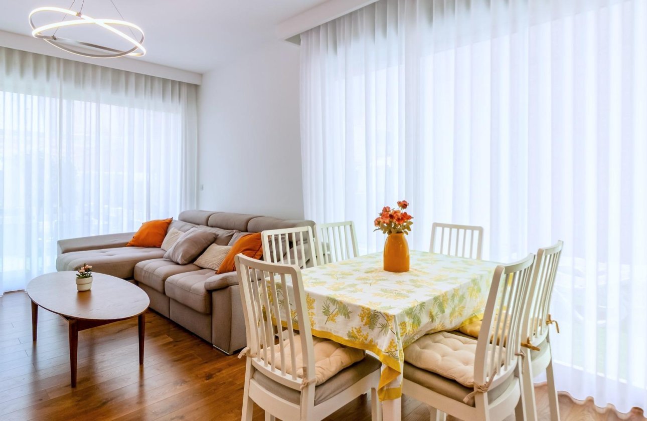 Resale - Villa - Pilar de la Horadada - Pueblo Latino