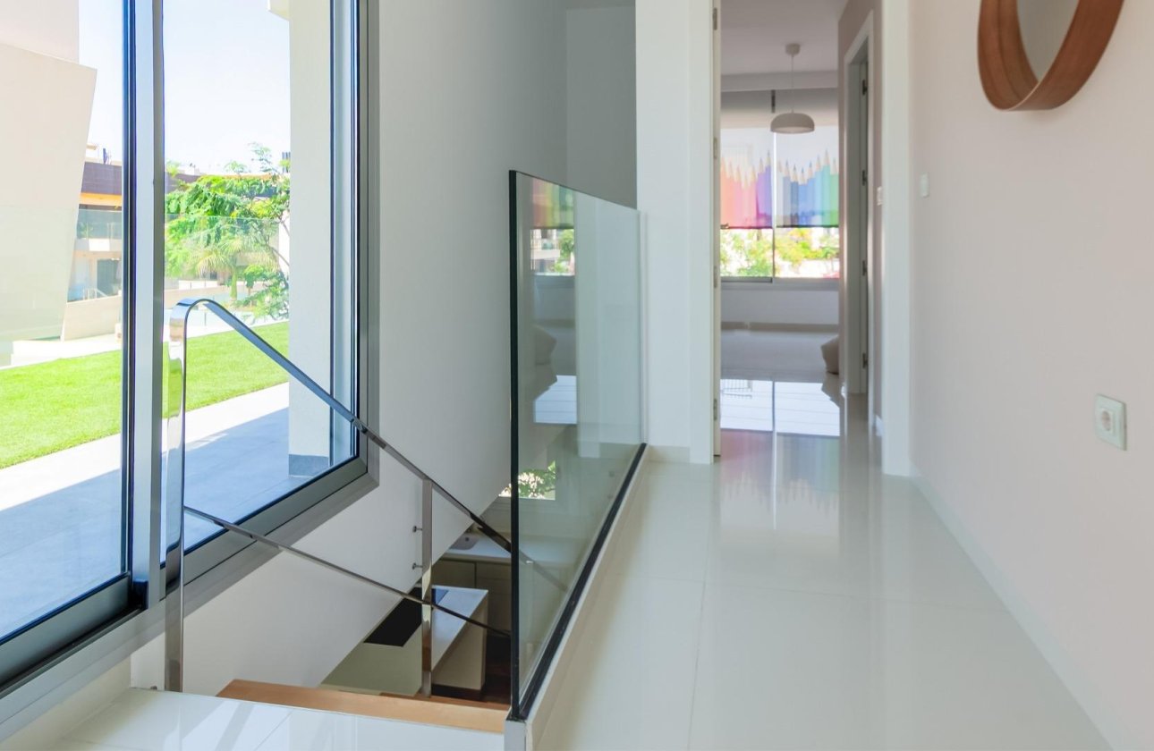 Resale - Villa - Pilar de la Horadada - Pueblo Latino