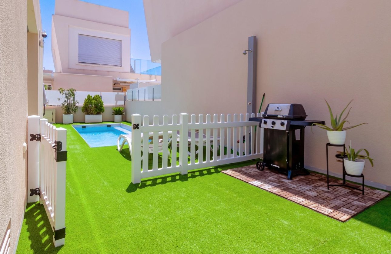 Resale - Villa - Pilar de la Horadada - Pueblo Latino