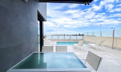 Resale - Villa / Semi detached - Torrevieja - Los Altos