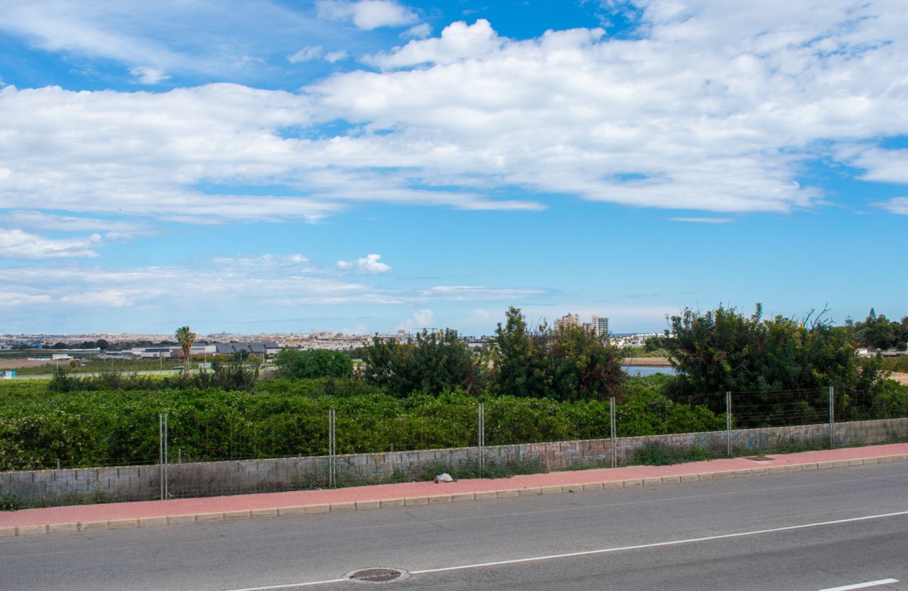 Resale - Villa / Semi detached - Torrevieja - Los Altos