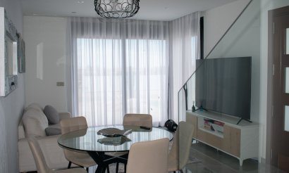 Resale - Villa / Semi detached - Torrevieja - Los Altos