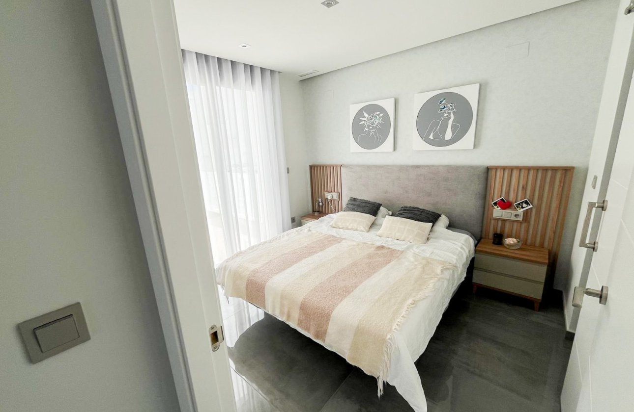 Resale - Villa / Semi detached - Torrevieja - Los Altos