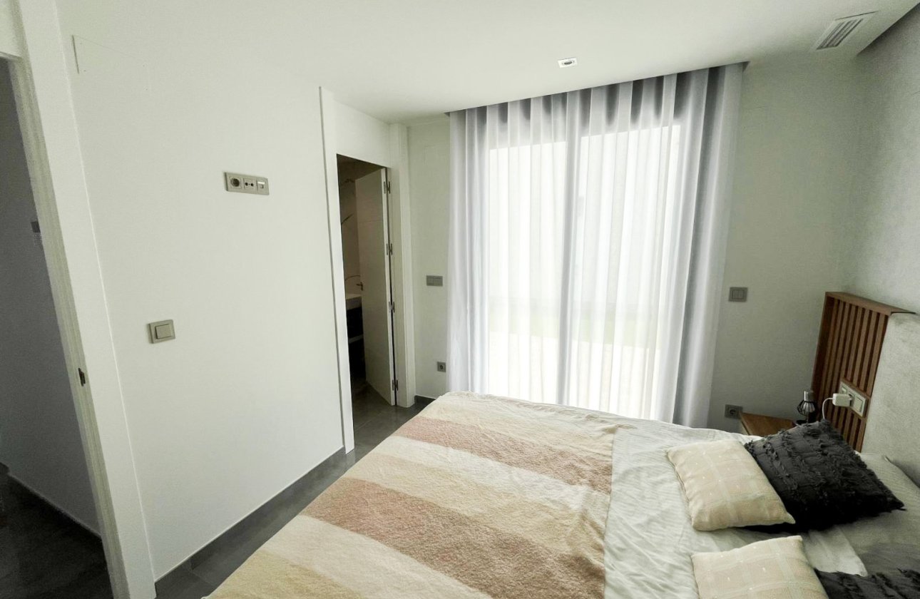 Resale - Villa / Semi detached - Torrevieja - Los Altos