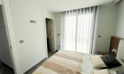 Resale - Villa / Semi detached - Torrevieja - Los Altos