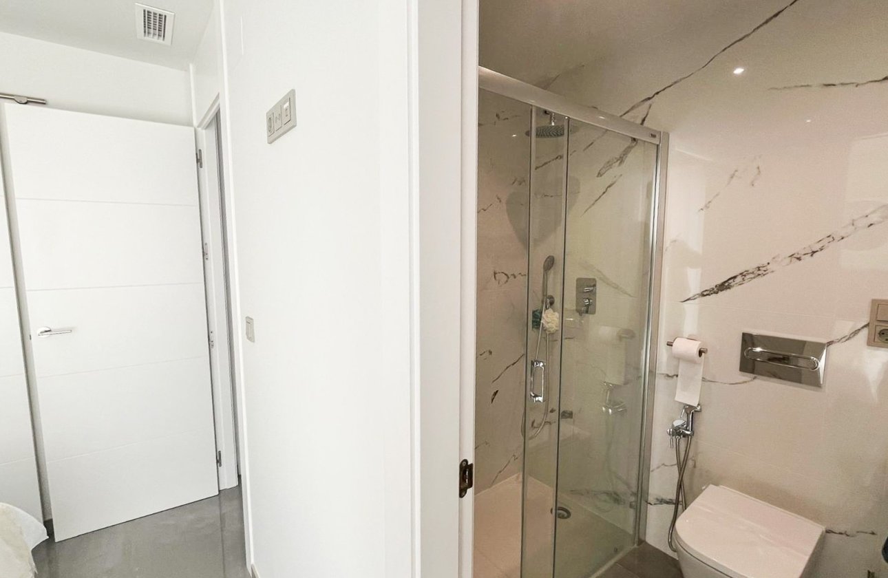 Resale - Villa / Semi detached - Torrevieja - Los Altos