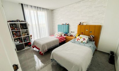 Resale - Villa / Semi detached - Torrevieja - Los Altos