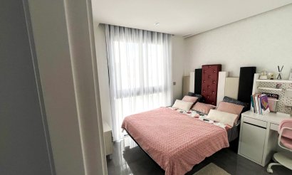 Resale - Villa / Semi detached - Torrevieja - Los Altos