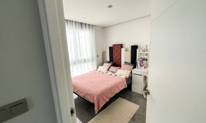 Resale - Villa / Semi detached - Torrevieja - Los Altos