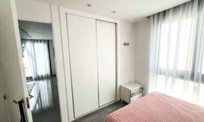 Resale - Villa / Semi detached - Torrevieja - Los Altos