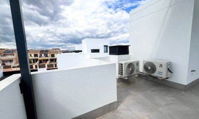 Resale - Villa / Semi detached - Torrevieja - Los Altos