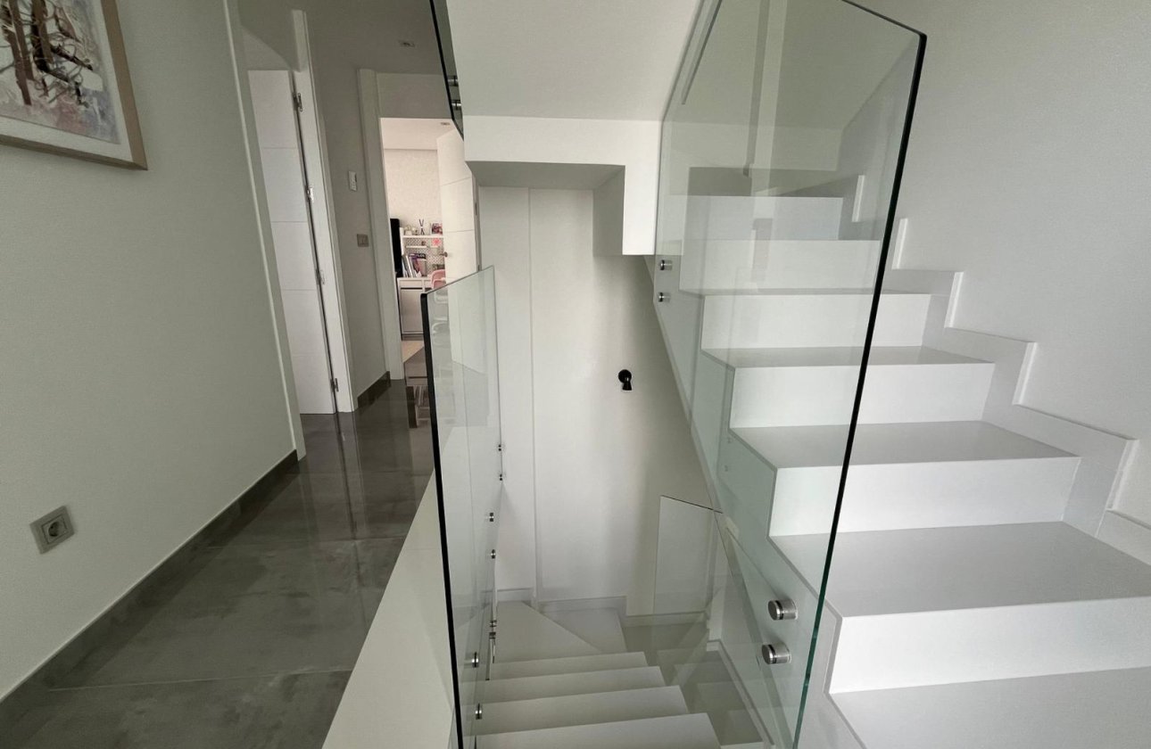 Resale - Villa / Semi detached - Torrevieja - Los Altos