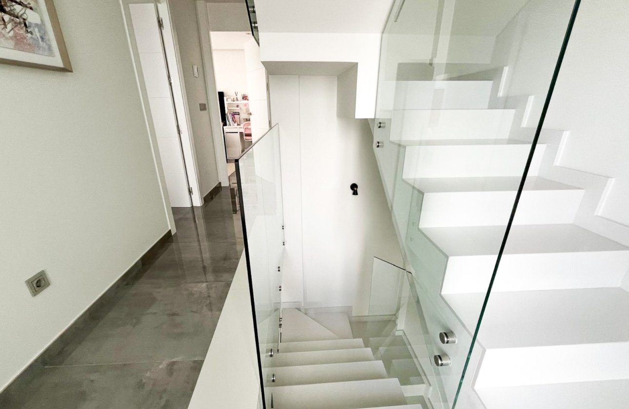 Resale - Villa / Semi detached - Torrevieja - Los Altos