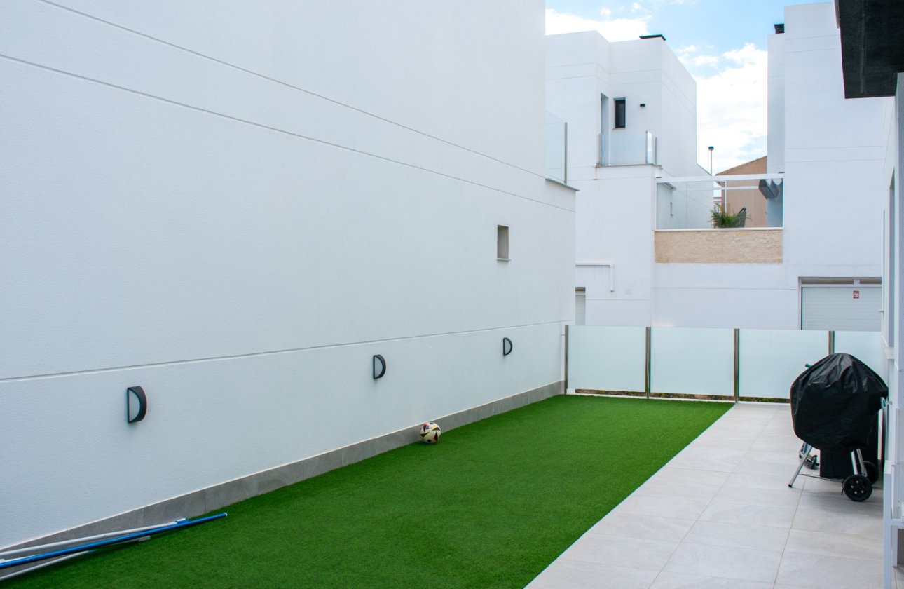 Resale - Villa / Semi detached - Torrevieja - Los Altos