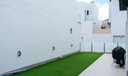 Resale - Villa / Semi detached - Torrevieja - Los Altos