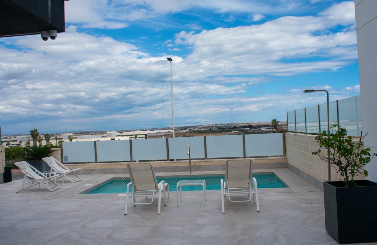 Resale - Villa / Semi detached - Torrevieja - Los Altos