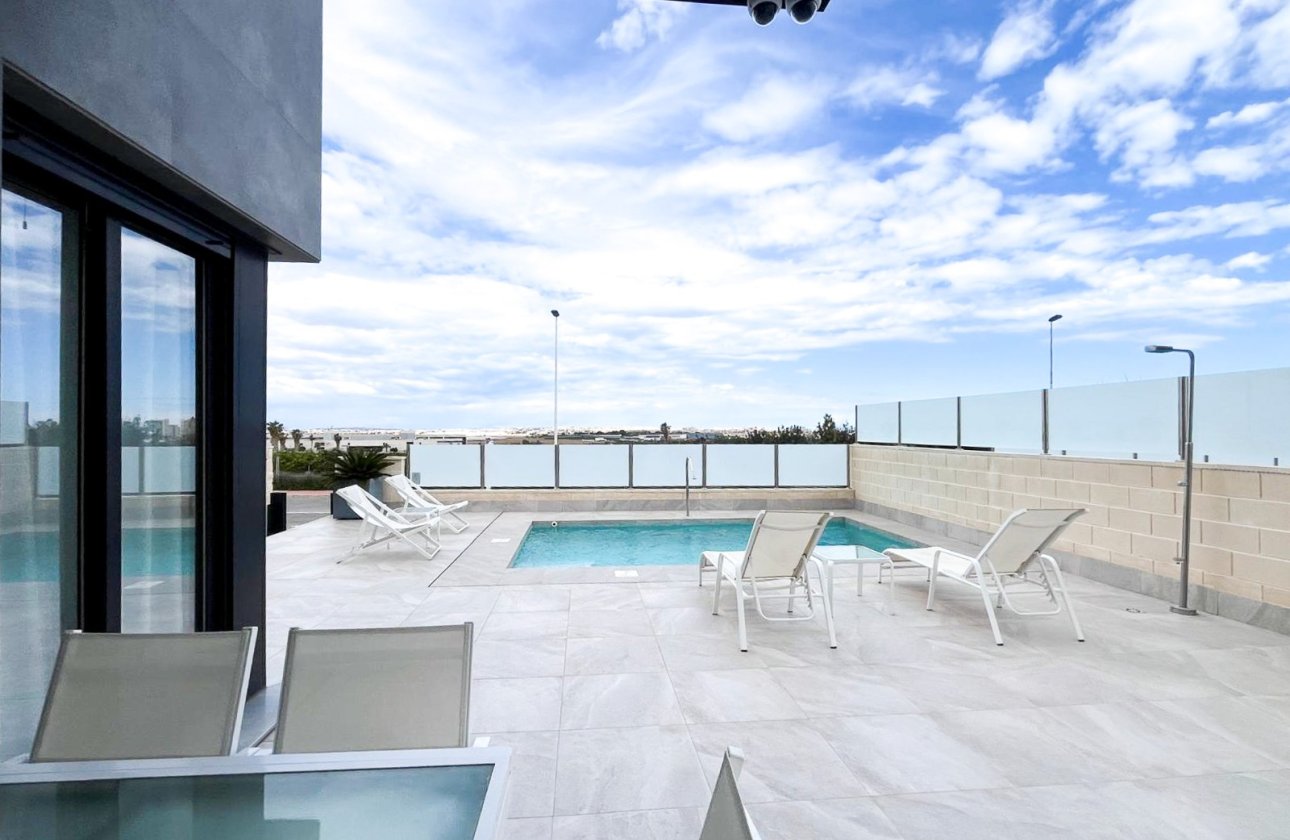 Resale - Villa / Semi detached - Torrevieja - Los Altos