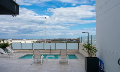 Resale - Villa / Semi detached - Torrevieja - Los Altos