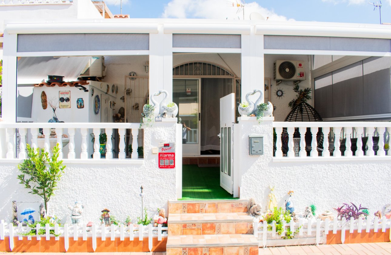 Resale - Villa - Torrevieja - La Siesta - El Salado - Torreta