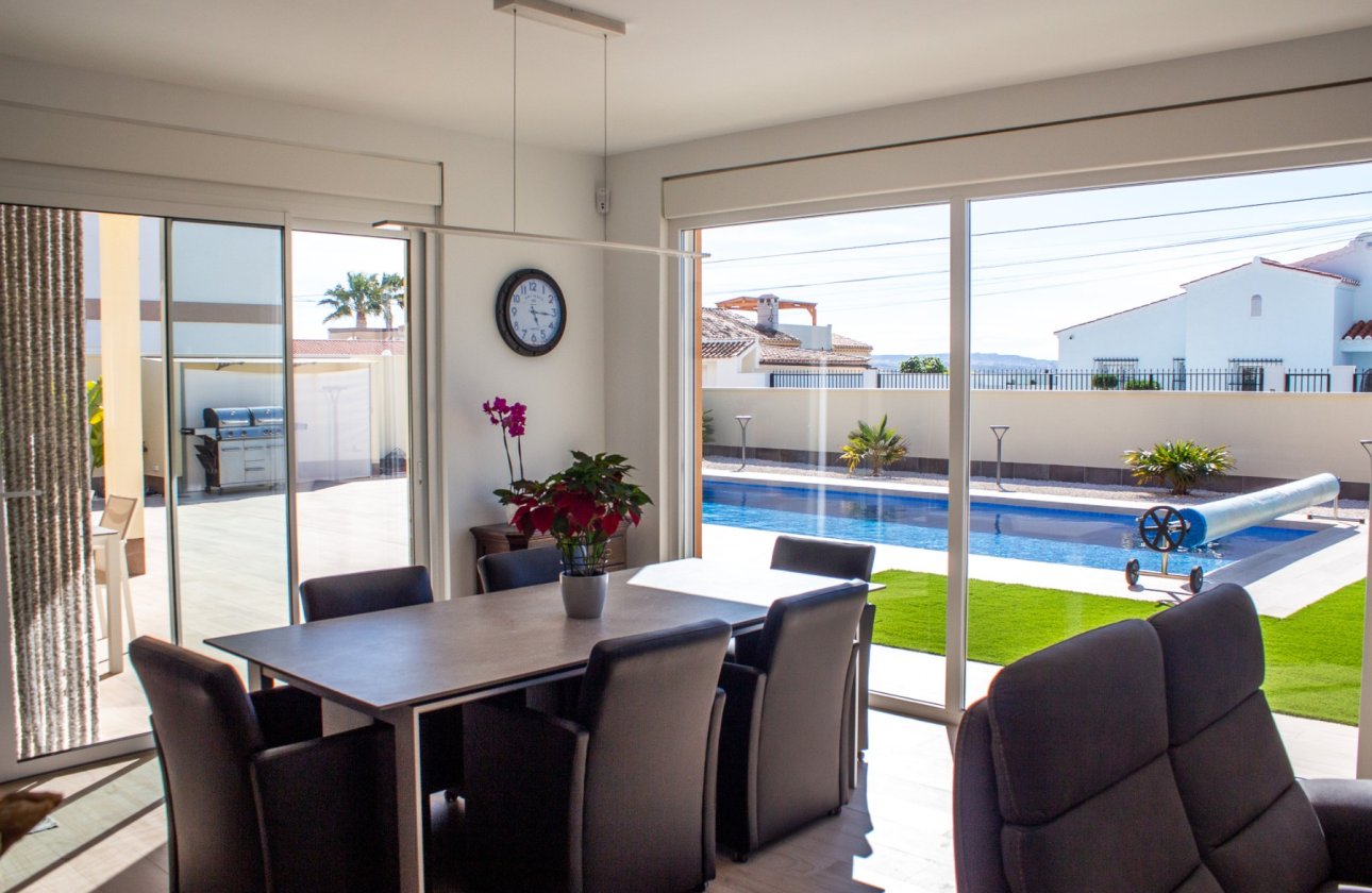 Resale - Villa / Semi detached - Torrevieja - La Siesta - El Salado - Torreta