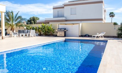 Resale - Villa / Semi detached - Torrevieja - La Siesta - El Salado - Torreta