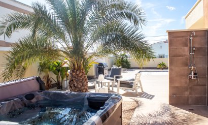 Resale - Villa / Semi detached - Torrevieja - La Siesta - El Salado - Torreta