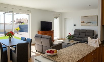 Resale - Villa / Semi detached - Torrevieja - La Siesta - El Salado - Torreta