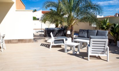 Resale - Villa / Semi detached - Torrevieja - La Siesta - El Salado - Torreta