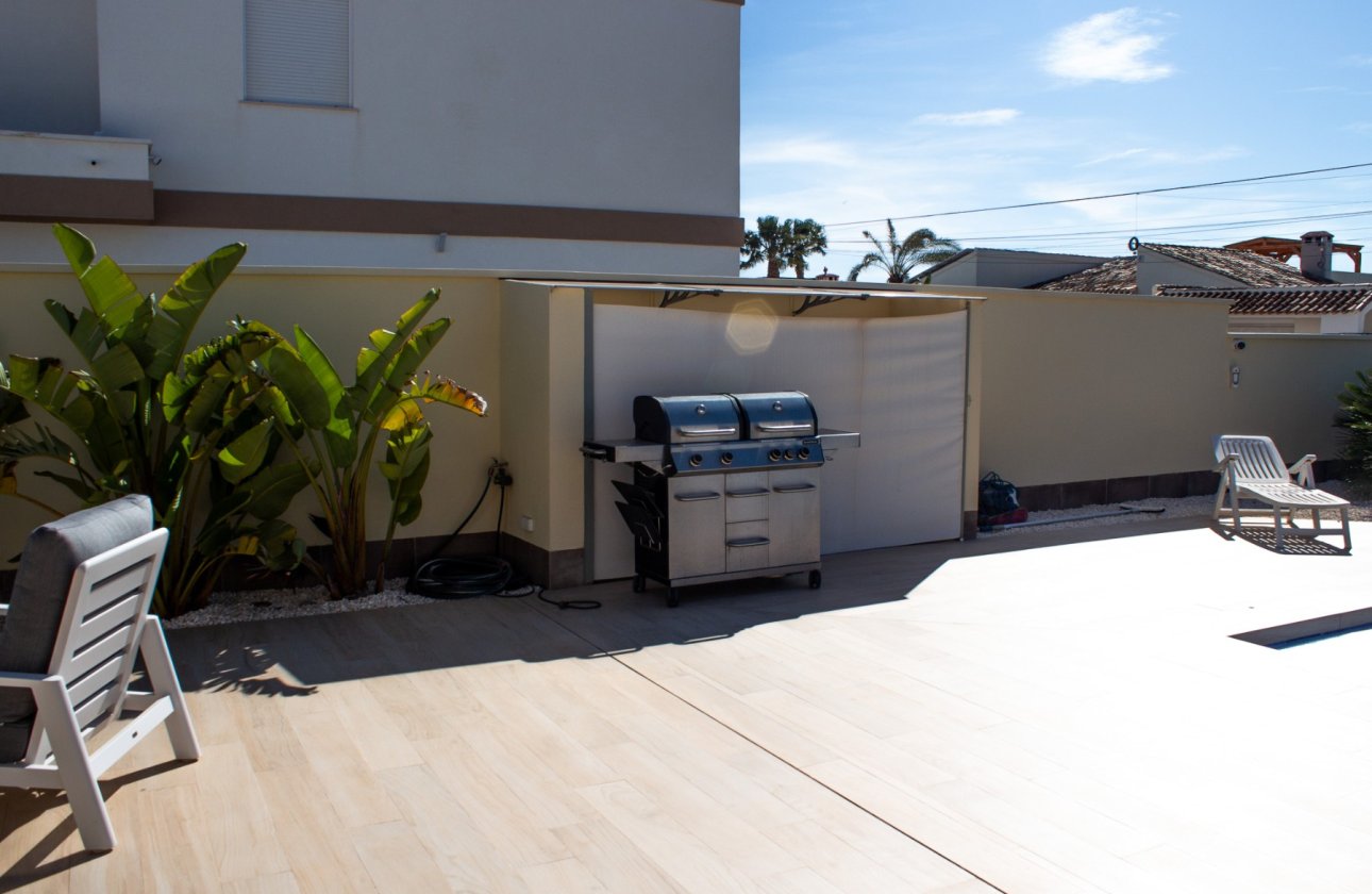 Resale - Villa / Semi detached - Torrevieja - La Siesta - El Salado - Torreta