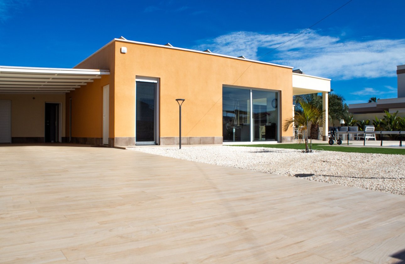 Resale - Villa / Semi detached - Torrevieja - La Siesta - El Salado - Torreta