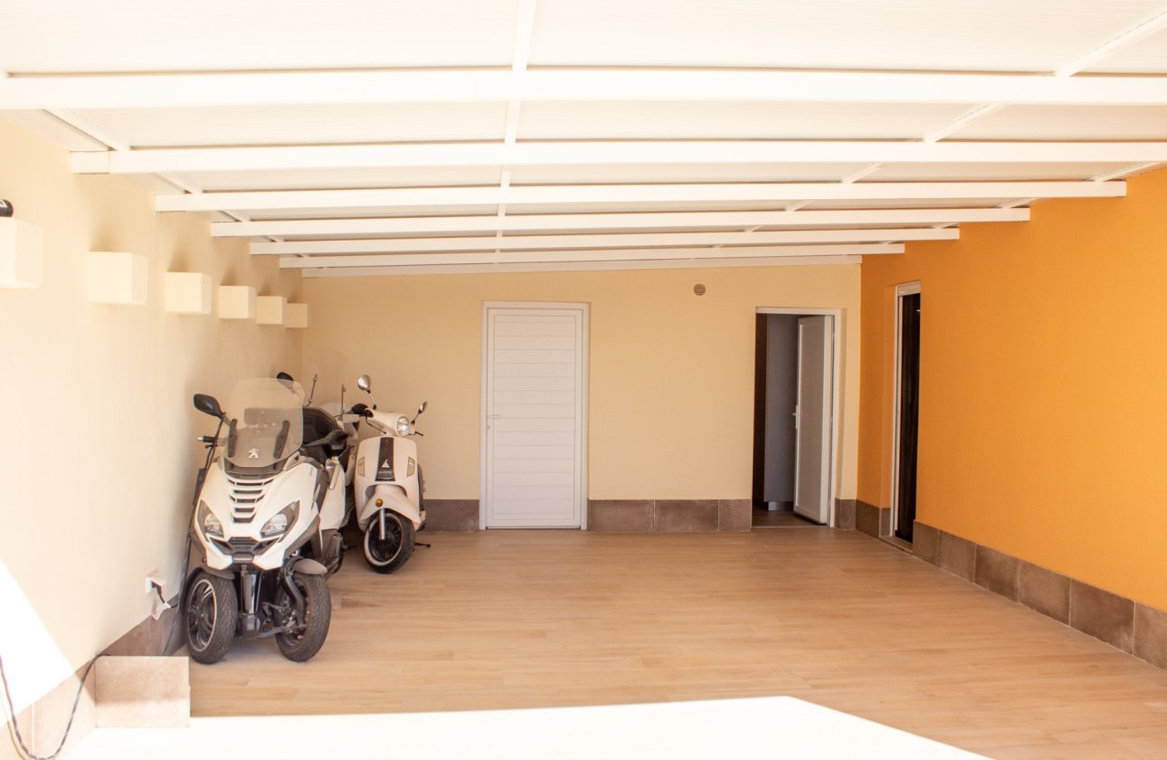 Resale - Villa / Semi detached - Torrevieja - La Siesta - El Salado - Torreta