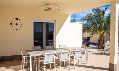 Resale - Villa / Semi detached - Torrevieja - La Siesta - El Salado - Torreta