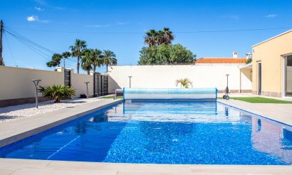 Resale - Villa / Semi detached - Torrevieja - La Siesta - El Salado - Torreta