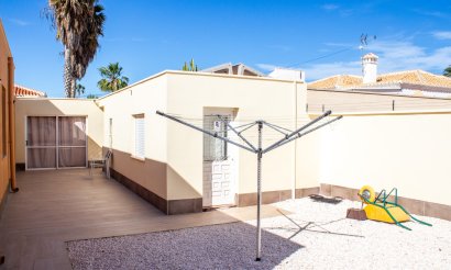 Resale - Villa / Semi detached - Torrevieja - La Siesta - El Salado - Torreta