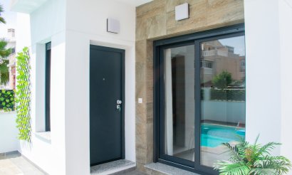 Resale - Villa - Torrevieja - La Siesta - El Salado - Torreta