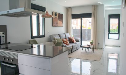 Resale - Villa - Torrevieja - La Siesta - El Salado - Torreta