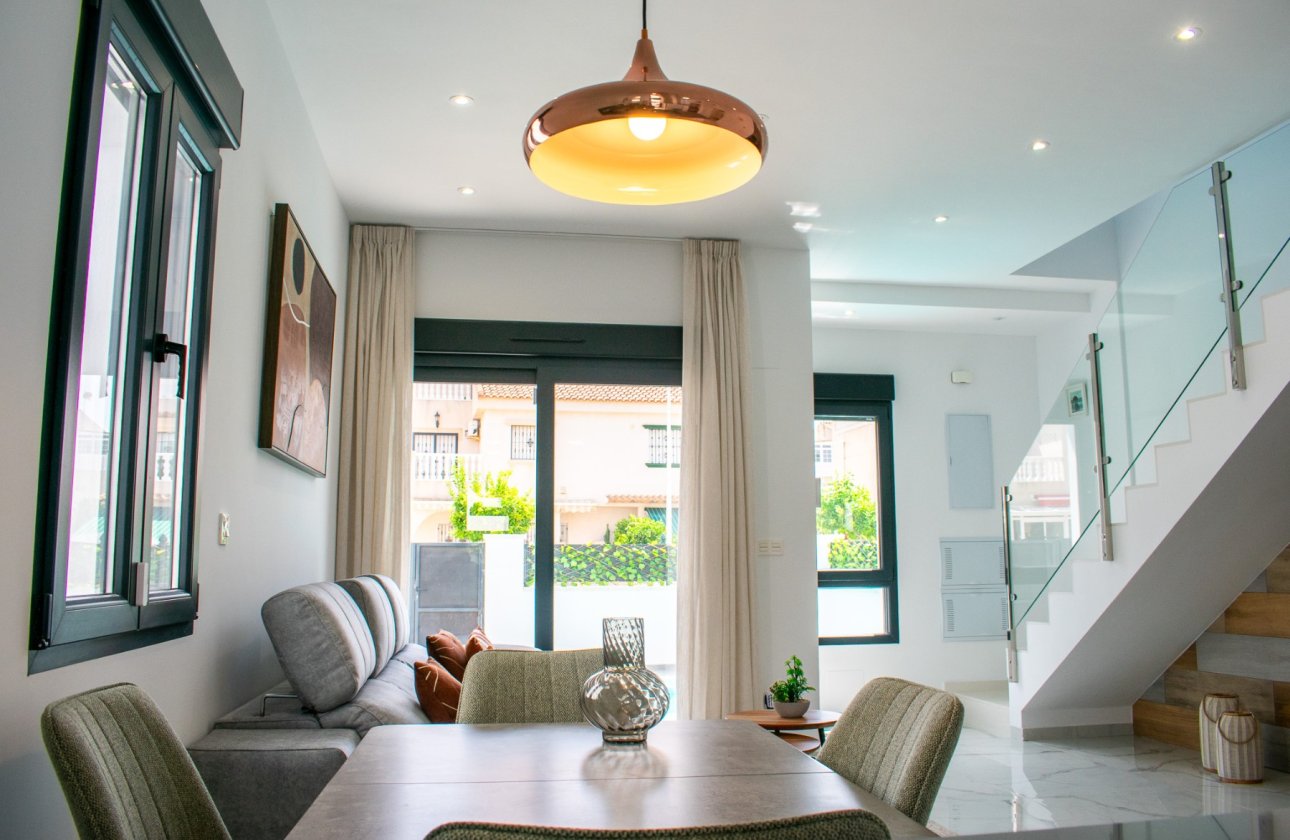 Resale - Villa - Torrevieja - La Siesta - El Salado - Torreta