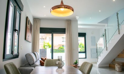 Resale - Villa - Torrevieja - La Siesta - El Salado - Torreta