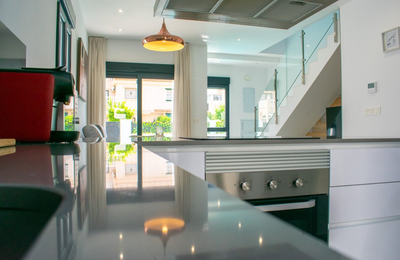 Resale - Villa - Torrevieja - La Siesta - El Salado - Torreta